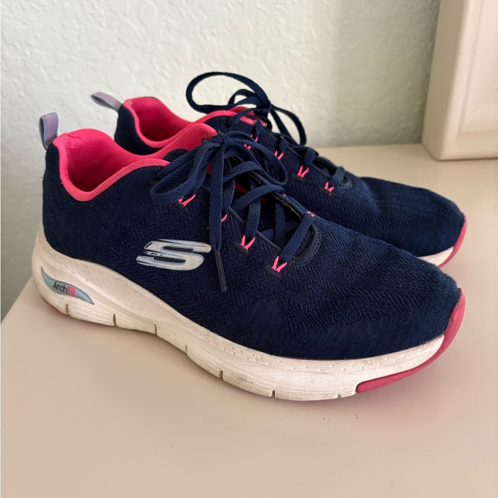 Skechers Arch Fit. - Picture 2 of 6